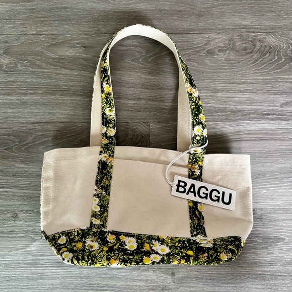 BAGGU Handbags - BAGGU / Small Daisy Boat Tote / NWT